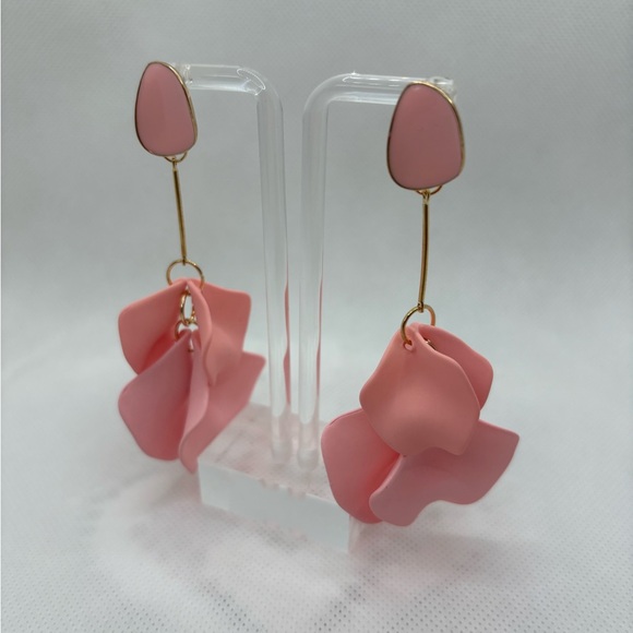 Pale pink petal drop earrings - Picture 2 of 7